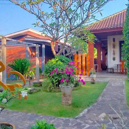 Tunjung Guest House Lovina Beach Buleleng  Exterior photo