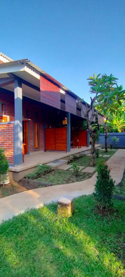 Tunjung Guest House Lovina Beach Buleleng  Exterior photo