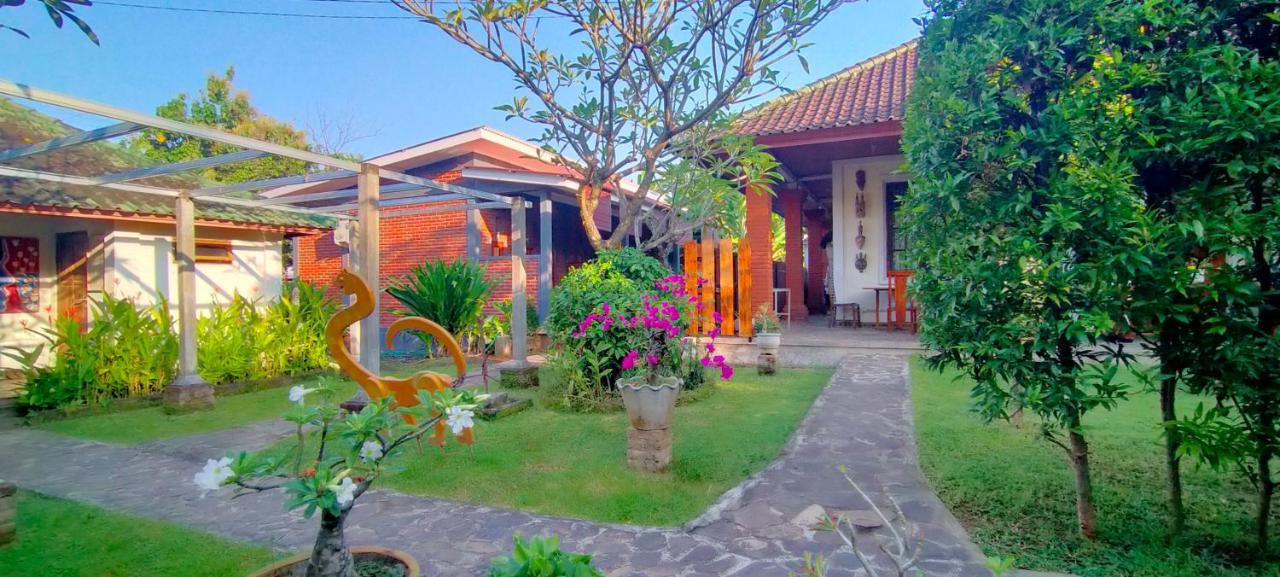 Tunjung Guest House Lovina Beach Buleleng  Exterior photo